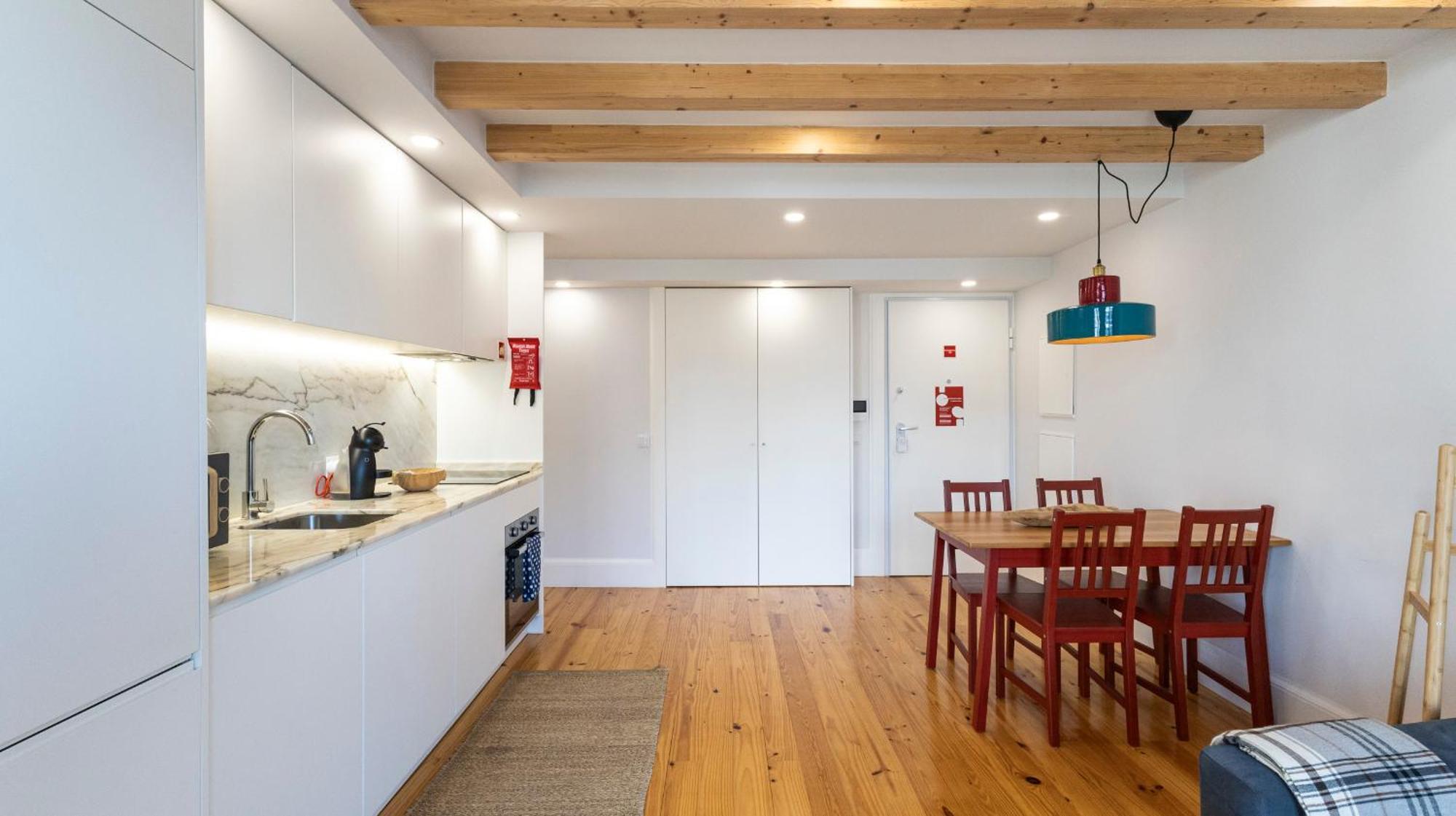 Stylish Duplex With Balcony In By Lovelystay Appartement Oporto