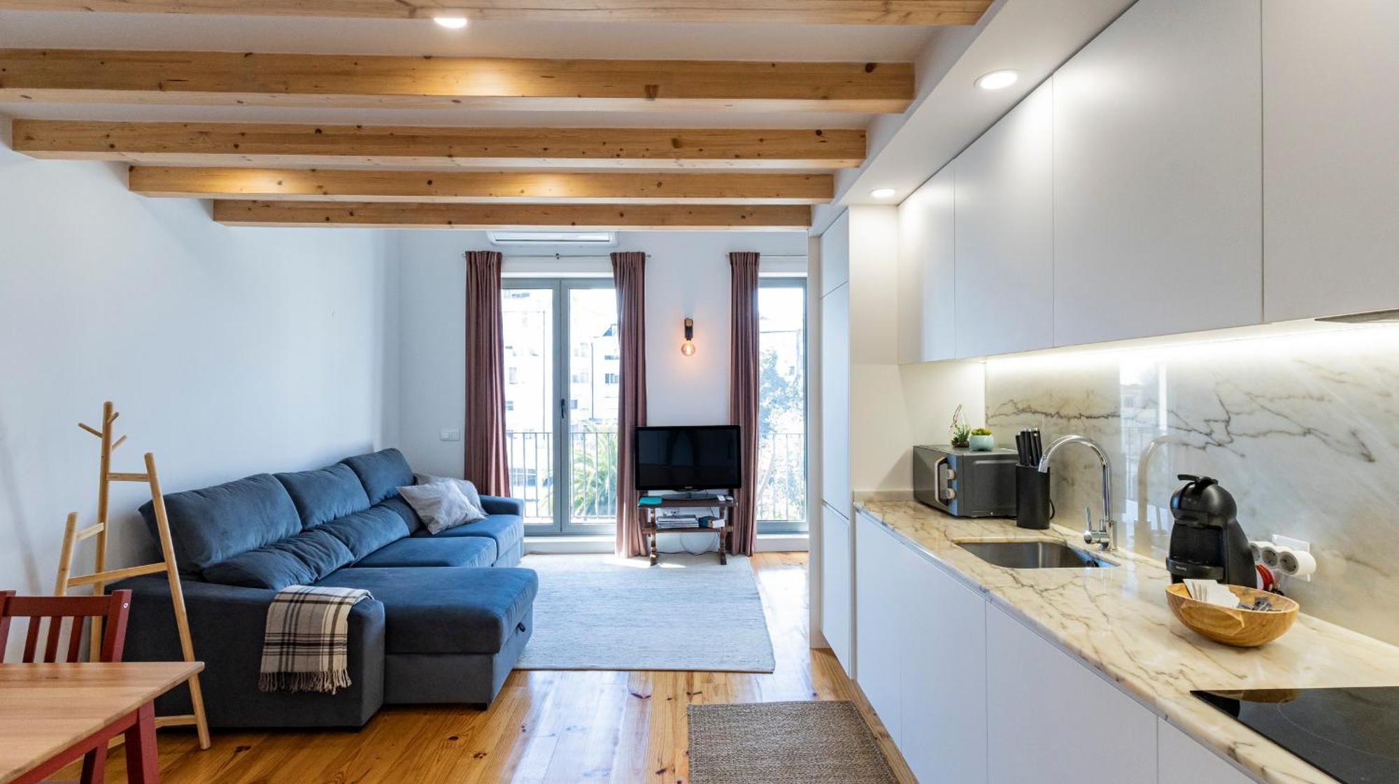Appartement Stylish Duplex With Balcony In By Lovelystay