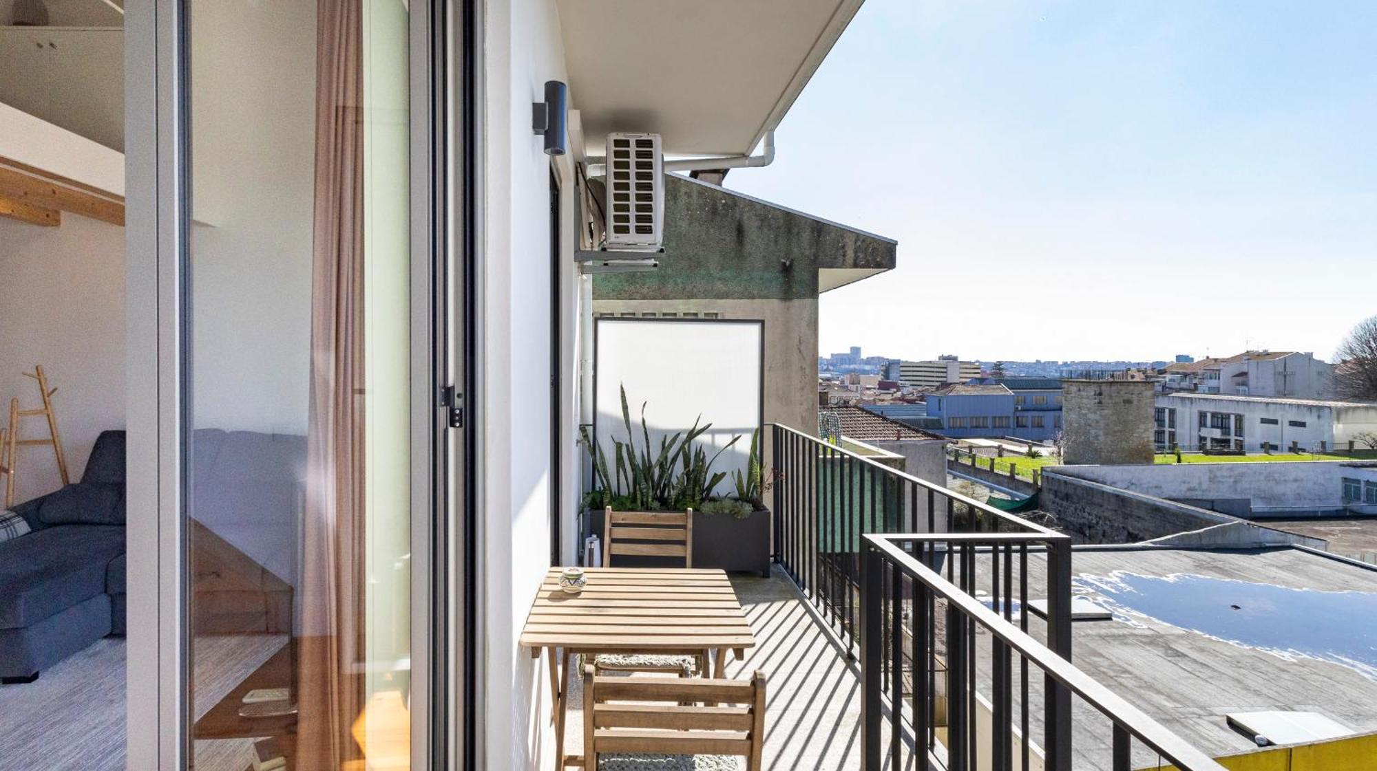 Appartement Stylish Duplex With Balcony In By Lovelystay *